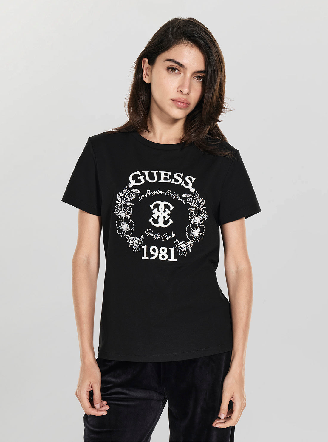 بلوزة GUESS سوداء مطرزة